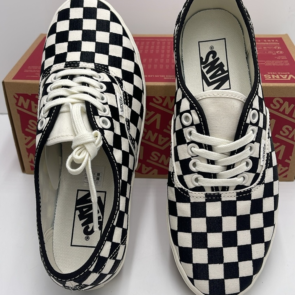 Vans WMNS Authentic Lowpro Embroidered Check Black/M
VN000D041 KP
Sneakersrs - Picture 12 of 16